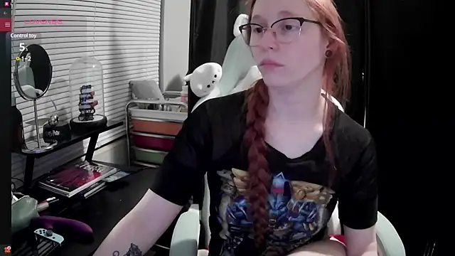 Snapshot of LilyFoxxx chatting on 02.26.25 LilyFoxxx online show from 02.26.25