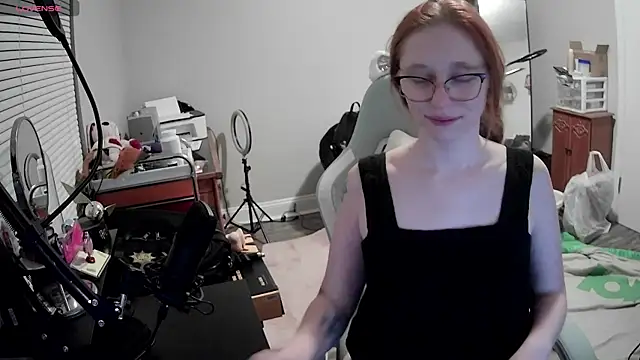 Snapshot of LilyFoxxx chatting on 10.01.25 LilyFoxxx online show from 10.01.25