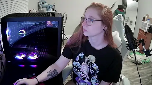 Snapshot of LilyFoxxx chatting on 10.10.25 LilyFoxxx online show from 10.10.25