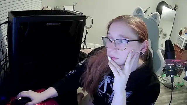 Snapshot of LilyFoxxx chatting on 10.17.25 LilyFoxxx online show from 10.17.25