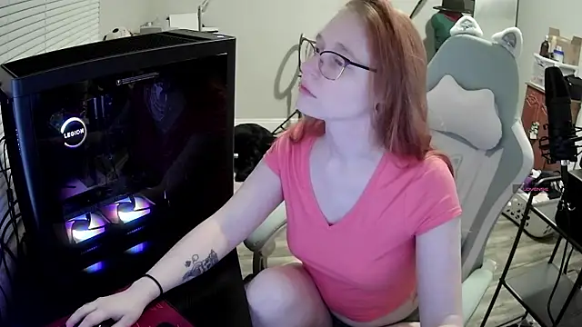 Snapshot of LilyFoxxx chatting on 11.07.25 LilyFoxxx online show from 11.07.25