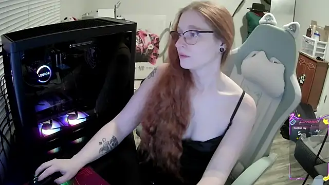 LilyFoxxx online show from 11.21.25