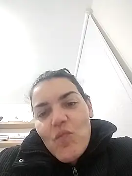 Snapshot of escritorasafada chatting on 09.27.25 escritorasafada online show from 09.27.25