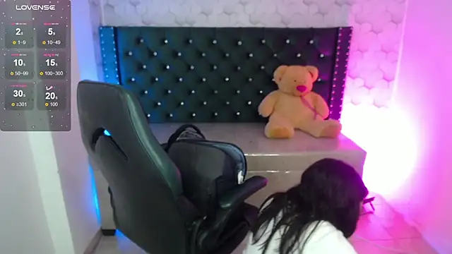 Snapshot of Sofi_hot_4m chatting on 10.06.25 Sofi hot 4m online show from 10.06.25