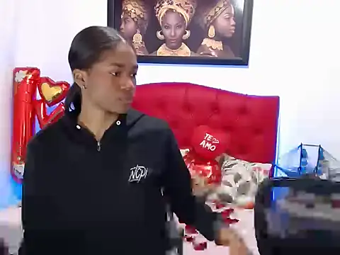 Snapshot of MISSANDRE4 chatting on 02.14.25 MISSANDRE4 online show from 02.14.25