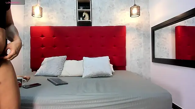 Snapshot of SilvannaFit chatting on 02.06.25 SilvannaFit online show from 02.06.25