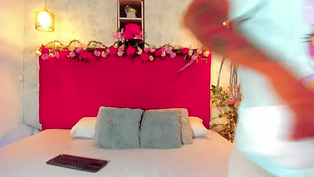 Snapshot of SilvannaFit chatting on 09.14.25 SilvannaFit online show from 09.14.25