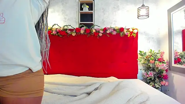 Snapshot of SilvannaFit chatting on 06.12.26 SilvannaFit online show from 06.12.26