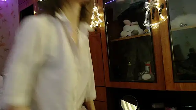 Snapshot of cloudgirrl chatting on 01.12.25 cloudgirrl online show from 01.12.25