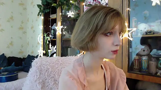 Snapshot of cloudgirrl chatting on 03.16.25 cloudgirrl online show from 03.16.25