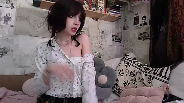 Snapshot of cloudgirrl chatting on 04.08.26 cloudgirrl online show from 04.08.26
