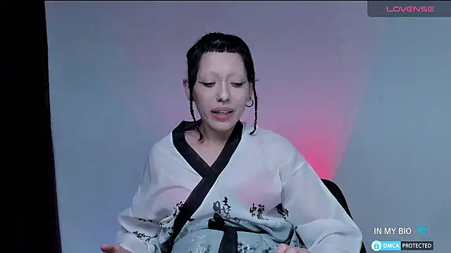 Snapshot of lnxmst chatting on 12.03.24 lnxmst online show from 12.03.24