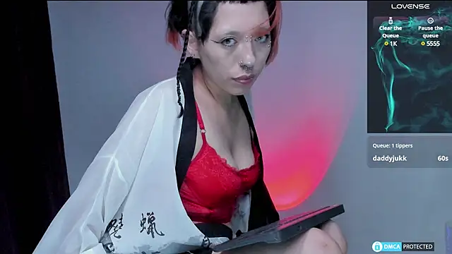 Snapshot of lnxmst chatting on 12.04.24 lnxmst online show from 12.04.24