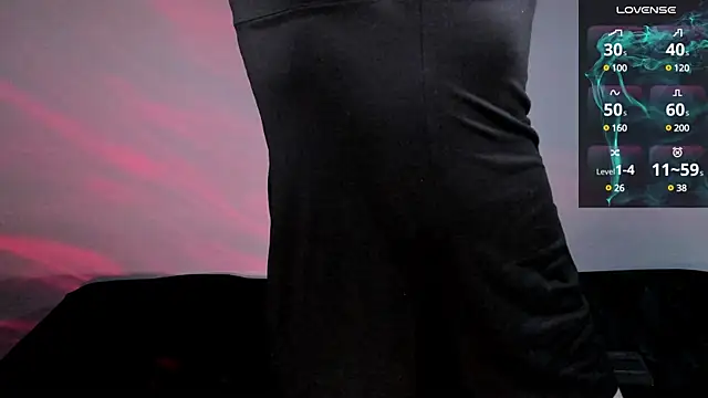 Snapshot of lnxmst chatting on 03.04.25 lnxmst online show from 03.04.25