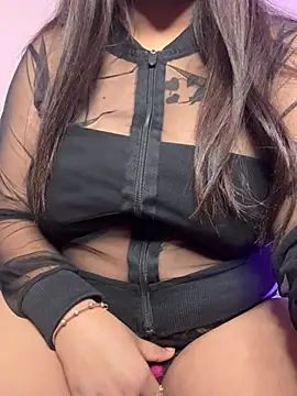 Snapshot of wildestcouplee chatting on 01.31.25 wildestcouplee online show from 01.31.25