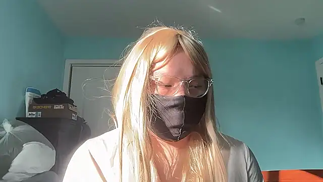Snapshot of Jessica-Aine chatting on 10.24.25 Jessica-Aine online show from 10.24.25