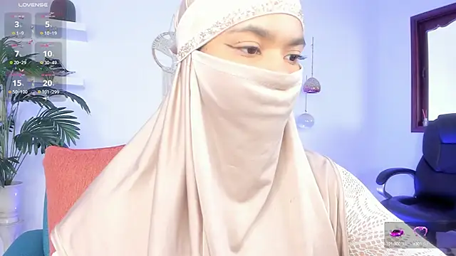 Snapshot of saray_halam chatting on 09.18.25 saray halam online show from 09.18.25