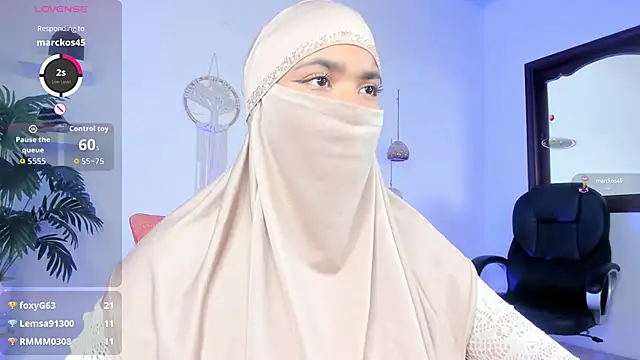 Snapshot of saray_halam chatting on 10.10.25 saray halam online show from 10.10.25