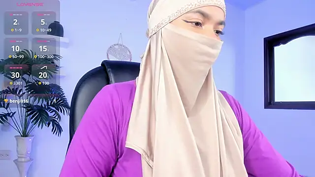 Snapshot of saray_halam chatting on 10.13.25 saray halam online show from 10.13.25