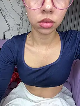 Aaliyah Salma online show from 04.27.26
