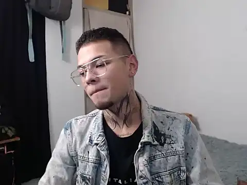 Snapshot of MarceloMilk chatting on 09.13.25 MarceloMilk online show from 09.13.25