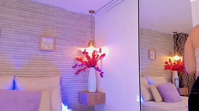 Snapshot of Catalinna_Thompson chatting on 10.19.25 Catalinna Thompson online show from 10.19.25