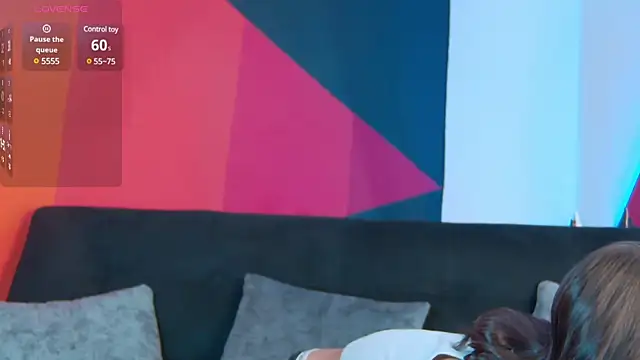 Snapshot of Lunamistyc chatting on 12.17.24 Lunamistyc online show from 12.17.24