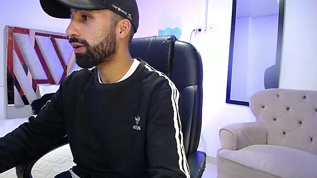 Snapshot of dominick_ahiryy chatting on 12.03.24 dominick ahiryy online show from 12.03.24