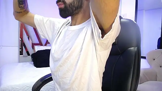 Snapshot of dominick_ahiryy chatting on 12.04.24 dominick ahiryy online show from 12.04.24