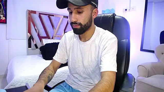 Snapshot of dominick_ahiryy chatting on 12.04.24 dominick ahiryy online show from 12.04.24