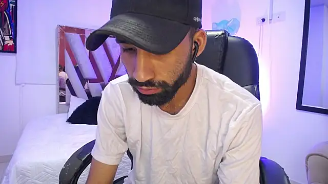 Snapshot of dominick_ahiryy chatting on 12.05.24 dominick ahiryy online show from 12.05.24