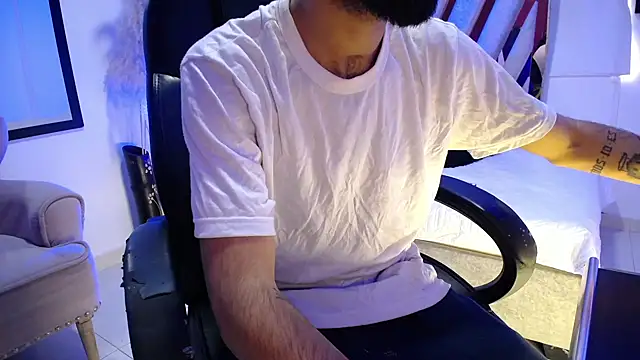 Snapshot of dominick_ahiryy chatting on 12.07.24 dominick ahiryy online show from 12.07.24