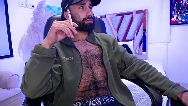 Snapshot of dominick_ahiryy chatting on 12.10.24 dominick ahiryy online show from 12.10.24