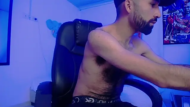 Snapshot of dominick_ahiryy chatting on 12.18.24 dominick ahiryy online show from 12.18.24