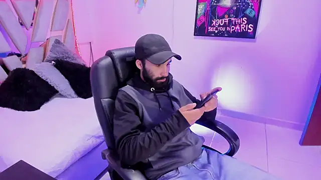 Snapshot of dominick_ahiryy chatting on 01.24.25 dominick ahiryy online show from 01.24.25