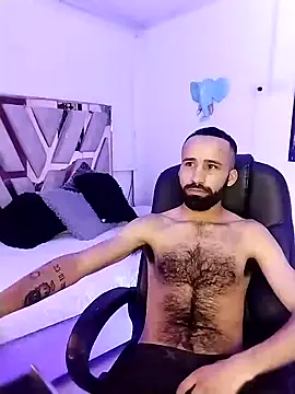 Snapshot of dominick_ahiryy chatting on 01.28.25 dominick ahiryy online show from 01.28.25