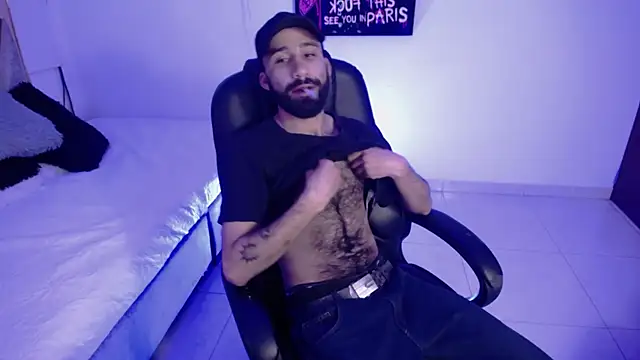 Snapshot of dominick_ahiryy chatting on 02.04.25 dominick ahiryy online show from 02.04.25