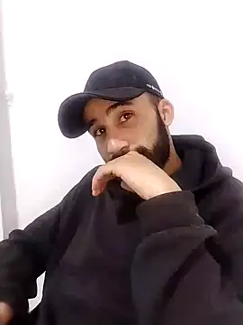 Snapshot of dominick_ahiryy chatting on 02.04.25 dominick ahiryy online show from 02.04.25