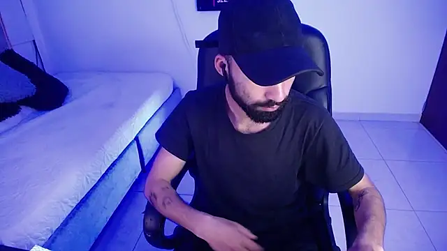 Snapshot of dominick_ahiryy chatting on 02.08.25 dominick ahiryy online show from 02.08.25