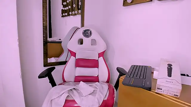 Snapshot of Valery_Maravilla_ chatting on 02.07.25 Valery Maravilla online show from 02.07.25