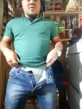 Snapshot of TheBriiaand30 chatting on 10.05.25 TheBriiaand30 online show from 10.05.25