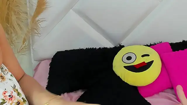 Snapshot of ScarlethNatasha chatting on 02.13.25 ScarlethNatasha online show from 02.13.25