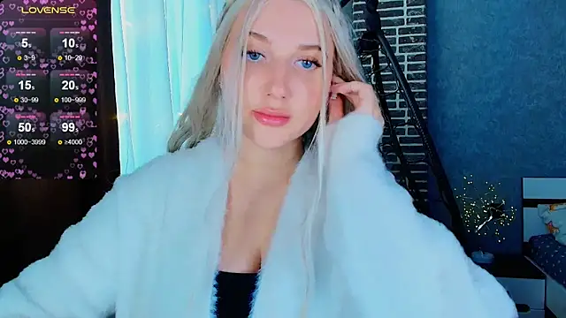 Evacadooo online show from 11.06.25