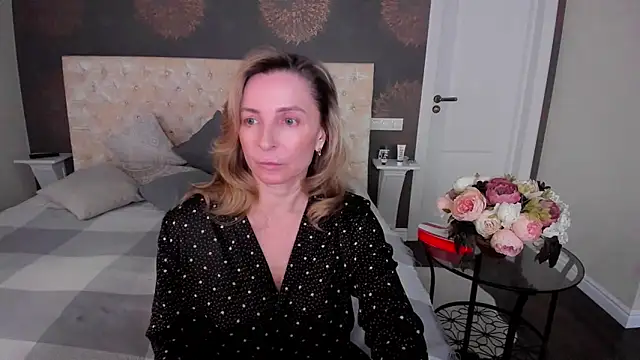 Snapshot of AllisonWilliams chatting on 03.06.26 AllisonWilliams online show from 03.06.26