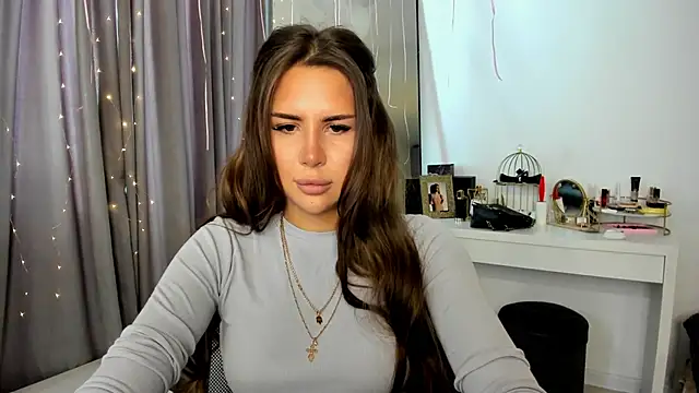 Snapshot of SuraMune chatting on 02.10.25 SuraMune online show from 02.10.25