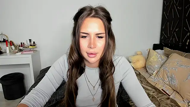 Snapshot of SuraMune chatting on 02.10.25 SuraMune online show from 02.10.25