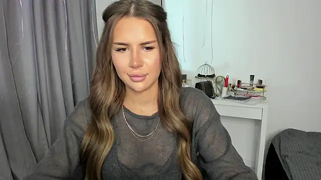 Snapshot of SuraMune chatting on 02.14.25 SuraMune online show from 02.14.25