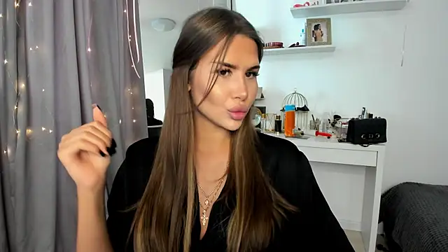 Snapshot of SuraMune chatting on 02.22.25 SuraMune online show from 02.22.25