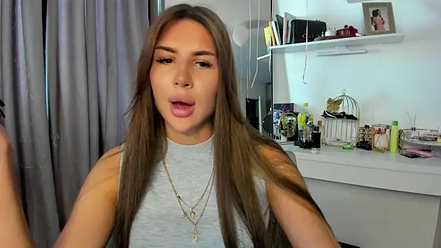 Snapshot of SuraMune chatting on 03.09.25 SuraMune online show from 03.09.25