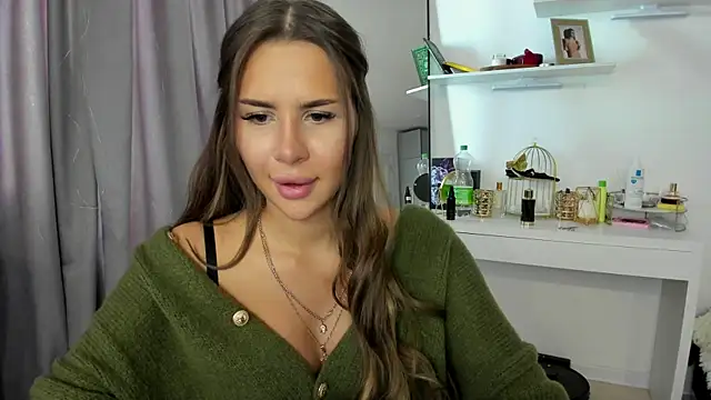 Snapshot of SuraMune chatting on 03.21.25 SuraMune online show from 03.21.25